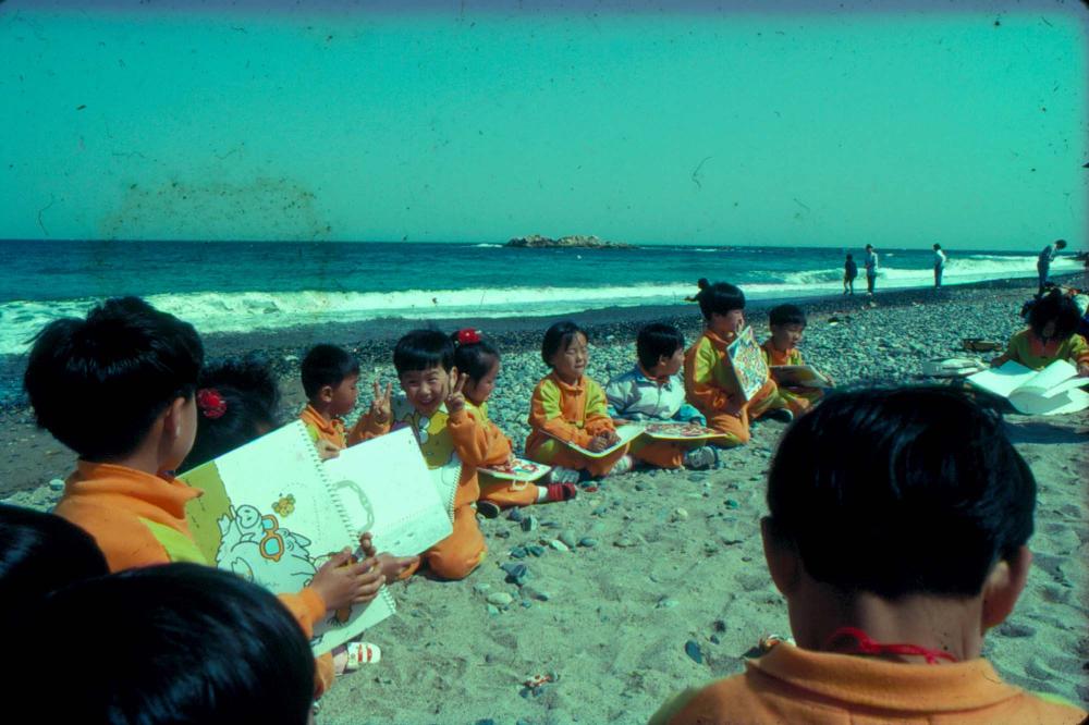 원화랑 전시 및 정찬승 외 지인과 함께 촬영한 슬라이드 필름