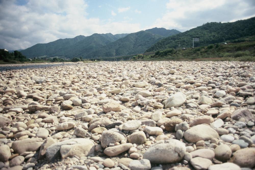강원도 인제와 미국 메인 주에서 김명희가 촬영한 돌 슬라이드 필름