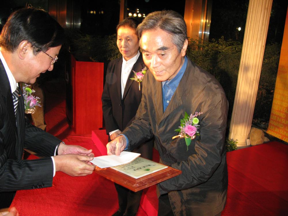 2008년 제9회 이인성미술상 시상식 김차섭 사진