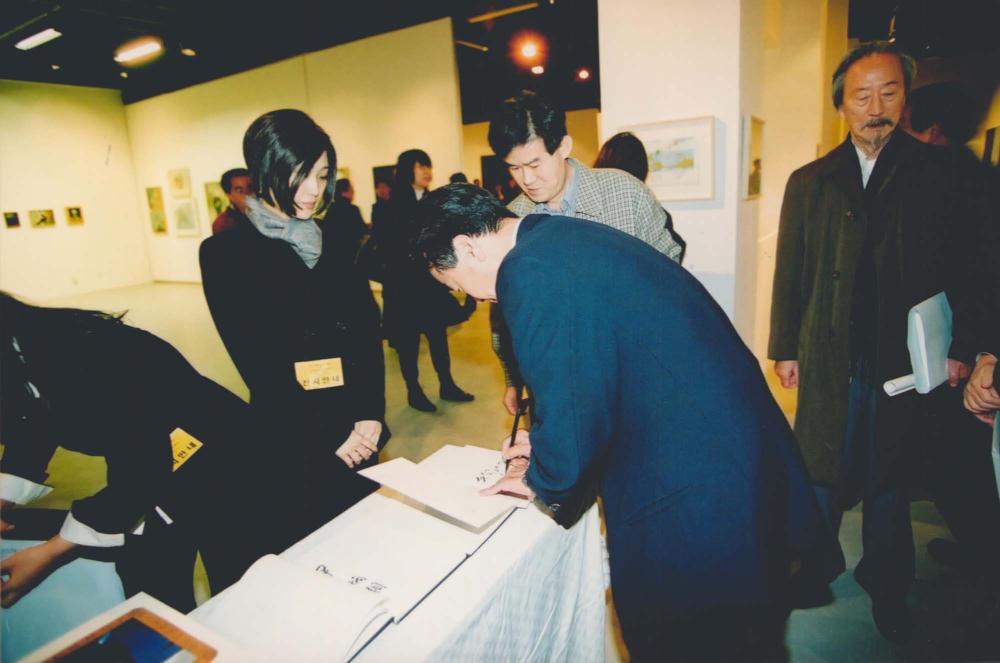 2002년 한국문화예술진흥원 마로니에미술관 《김차섭의 오디세이》 전경 사진
