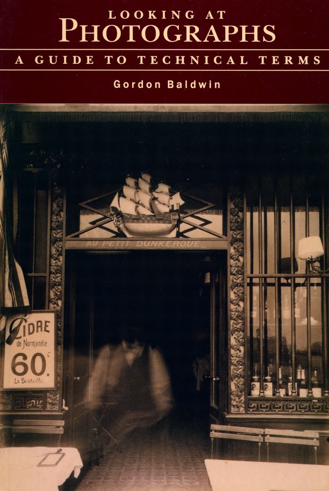 『Looking at photographs : a guide to technical terms』 1