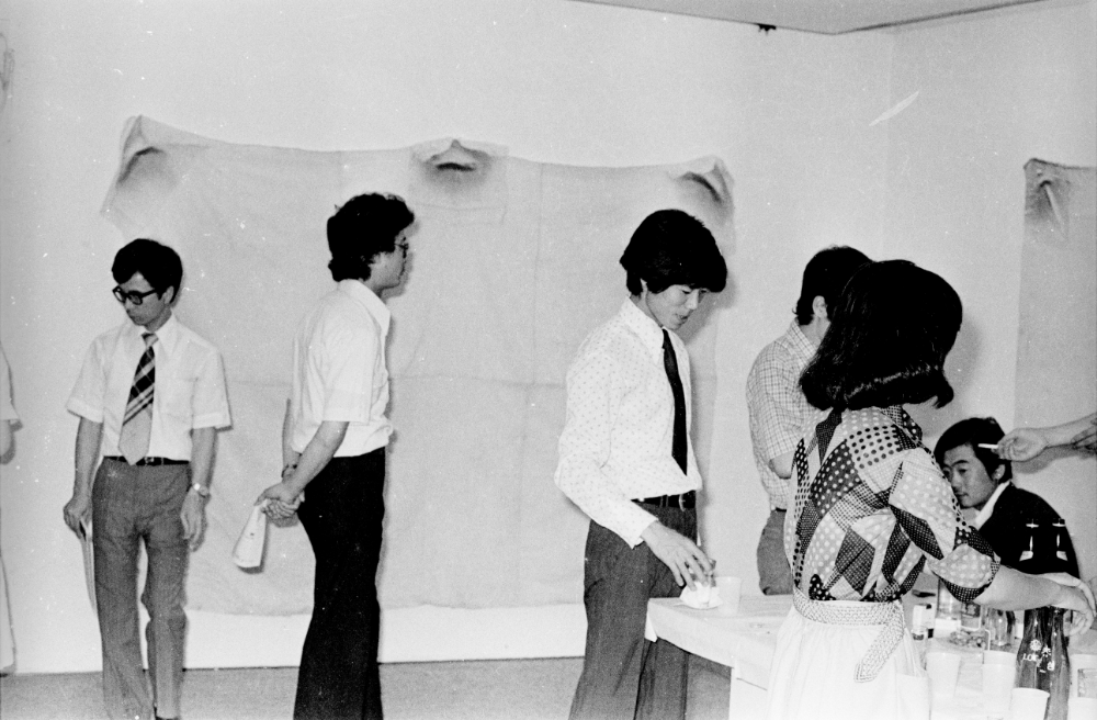 1977년 《7월의 사인전：김용익》 오프닝 스케치 흑백 사진필름