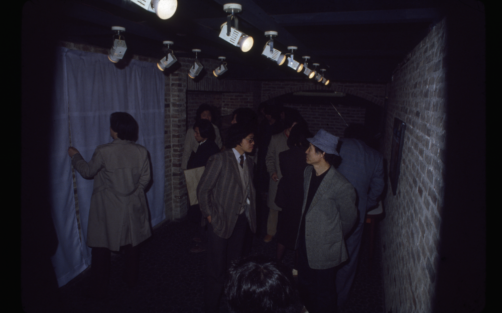1982년 공간미술관 《現代生活(현대생활)을 꾸미기 위한 『이미지연습』展》 전시전경 사진필름 1