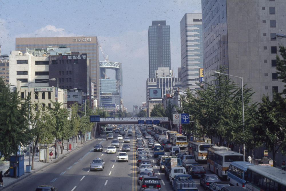 1998년 서울시립미술관 《'98 도시와 영상-의식주》 전시전경 사진 필름 2