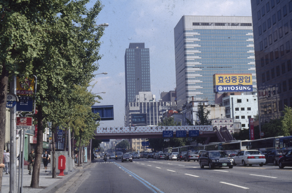 1998년 서울시립미술관 《'98 도시와 영상-의식주》 전시전경 사진 필름 7