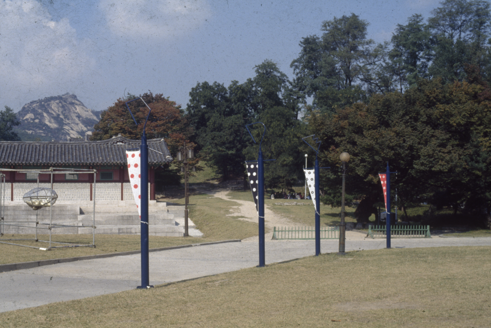 1998년 서울시립미술관 《'98 도시와 영상-의식주》 전시전경 사진 필름