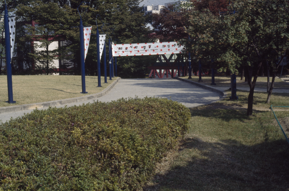 1998년 서울시립미술관 《'98 도시와 영상-의식주》 전시전경 사진 필름