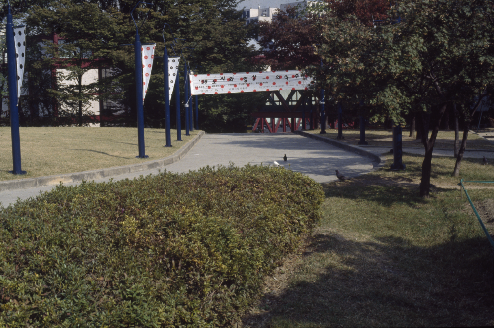1998년 서울시립미술관 《'98 도시와 영상-의식주》 전시전경 사진 필름