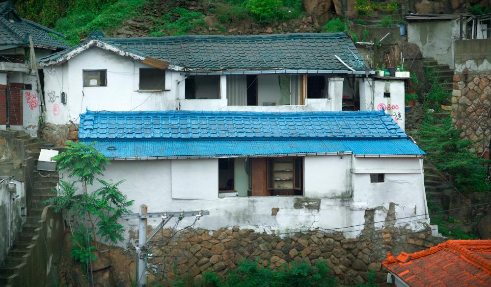 미완성-그 집-계단 1